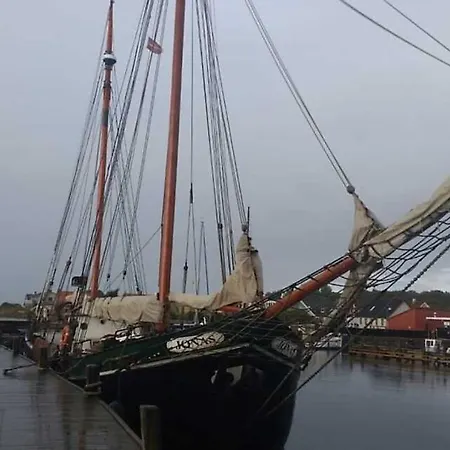 Badehotellet Lohals לינה וארוחת בוקר Tranekær